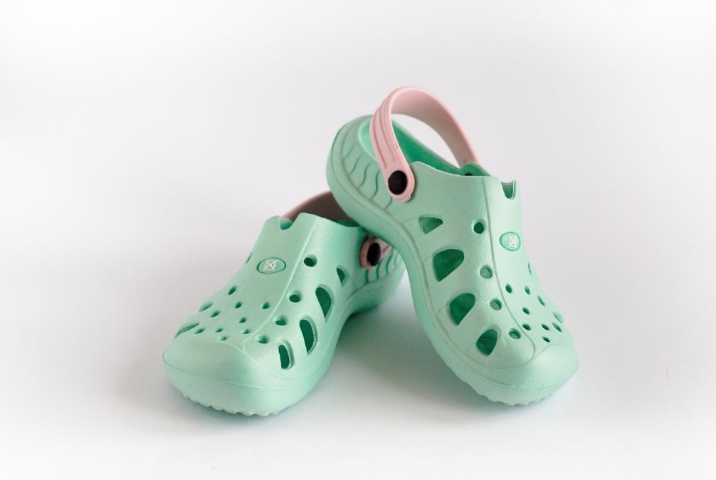 how to wash fluffy crocs